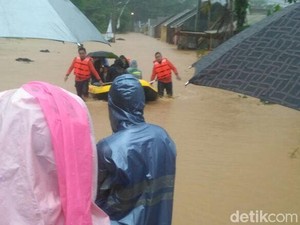 Banjir Surut, Material Longsor di Pangandaran Mulai Dievakuasi