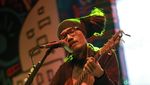 Dialog Dini Hari Tampil Memukau di Synchronize Fest 2017