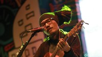 Penggemar yang tampil pun merasa terhibur dengan penampilan Dialog Dini Hari. (Foto: Dialog Dini Hari (Asep/detikHOT)