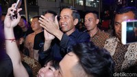 Joko Widodo datang pukul 19.00 WIB. Foto: Hanif Hawari