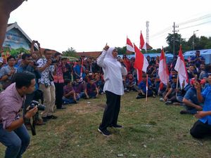 Mensos Khofifah Ajak Karang Taruna ke Taman Makam Pahlawan