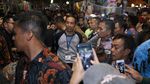Lepas Jaket, Jokowi Pakai Kaus We The Fest