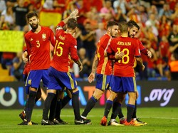 Spanyol sedang mencoba kembali ke masa jayanya. Setelah sempat menguasai dunia dengan menjuarai Piala Dunia 2010 dan Piala Eropa 2008 dan 2012, Spanyol menurun. Di 2014 silam, Spanyol tersingkir di fase grup. Foto: Heino Kalis/Reuters
