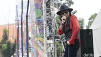 Andi /Rif terlihat bergoyang. Foto: Synchronize Fest 2017 (Asep/detikHOT)
