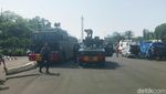 Beda Persiapan Polisi dan Buruh Jelang Demo Hari Layak Upah