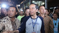 Tampak kaus We The Fest ia kenakan untuk menonton pesta musik tersebut. Foto: Hanif Hawari