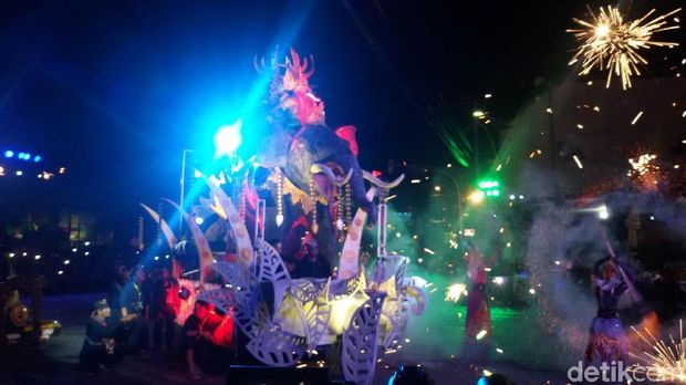 Pesta kembang api puncak acara HUT kota Yogya ke 261