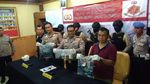 Foto: 51 Pria Diduga Gay Diamankan Polisi dari Tempat Sauna