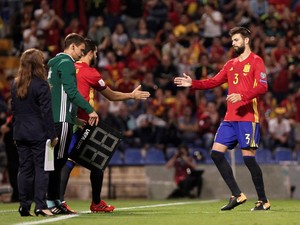 Pique Disoraki, tapi Juga Dapat Tepuk Tangan dari Suporter