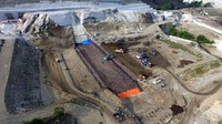 Para pekerja tengah menyelesaikan pembangunan Bendungan Mila di NTB. (Dok. Ditjen Sumber Daya Air, Kementerian PUPR)