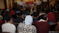 Tak ada yang berani menunjukkan wajahnya. Foto: dok. Istimewa
