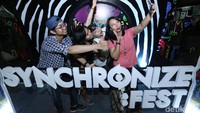 Rasanya memang belum afdal kalau belum berfoto. (Foto: Synchronize Fest 2017 (Asep/detikHOT)