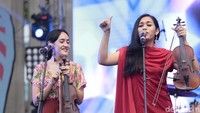 Sejumlah lagu dangdut yang terasa familiar pun dibawakan, di antaranya Terajana dan Terajana Pertama. Foto: Synchronize Fest 2017 (Asep/detikHOT)