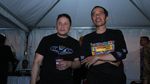 Lepas Jaket, Jokowi Pakai Kaus We The Fest