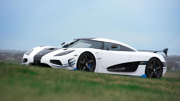 Koenigsegg Tantang Rekor Ngebut Bugatti Chiron