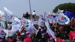 Permen dari Polwan dan Demo Buruh yang Berlangsung Tertib