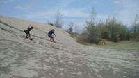 Gumuk Pasir Parangkusumo berada di Kawasan Pantai Parangtritis. Di lokasi ini terdapat hamparan pasir yang sangat luas untuk kamu main sandboarding (Usman/detikTravel)