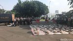 Beda Persiapan Polisi dan Buruh Jelang Demo Hari Layak Upah