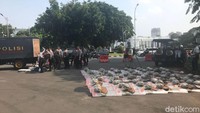 Buruh menuntut kenaikan upah. Foto: Yogi Irfandi/detikcom