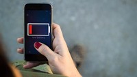 Keselnya kalau sebelum memotret, eeh baterai smartphone habis.