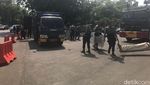 Beda Persiapan Polisi dan Buruh Jelang Demo Hari Layak Upah