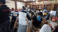Bukti yang diamankan yaitu uang tunai Rp14.000.000, rekening koran PT TERITOR ALAM SEJATI, Daftar Karyawan, mesin EDC, 1 bendel berkas T 1 spa, 14 nota, 12 buah handuk, 13 alat perangsang. Foto: dok. Istimewa