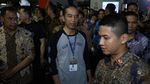 Lepas Jaket, Jokowi Pakai Kaus We The Fest