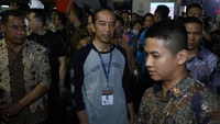 Kaus itu pernah ia kenakan saat menyaksikan We The Fest 2017 yang kemudian viral. Foto: Hanif Hawari