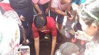 Djarot meminta warga tak membuang pelet yang dipakai sebagai umpan pancing ke danau. Karena hal itu dapat membuat danau tercemar (Foto: Samsudhuha Wildansyah/detikcom)