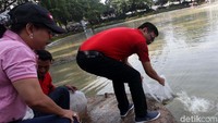 Pada acara ini, Djarot didampingi istrinya, Happy Farida dan juga Wali Kota Jakpus Mangara Pardede.