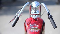 Director Kustomfest, Lulut Wahyudi mengatakan Lucky Draw Kustomfest kali ini adalah motor trike kustom yang memiliki DNA konstruksi mobil Porsche. Mengambil gaya trike era 1970-an dengan menggunakan konstruksi motor choper dibagian depan dan mengaplikasi independent rear suspension mobil Porsche pada bagian belakang. Model tempat duduk yang digunakan mengadopsi tempat duduk ala King and Queen. Foto: Pool (Kustomfest)