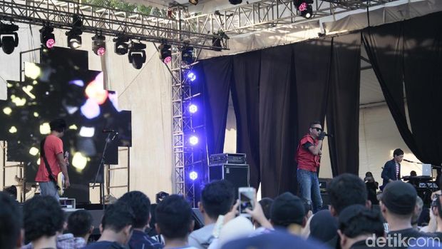 Berdansa Bersama Club 80's di Synchronize Fest 2017 