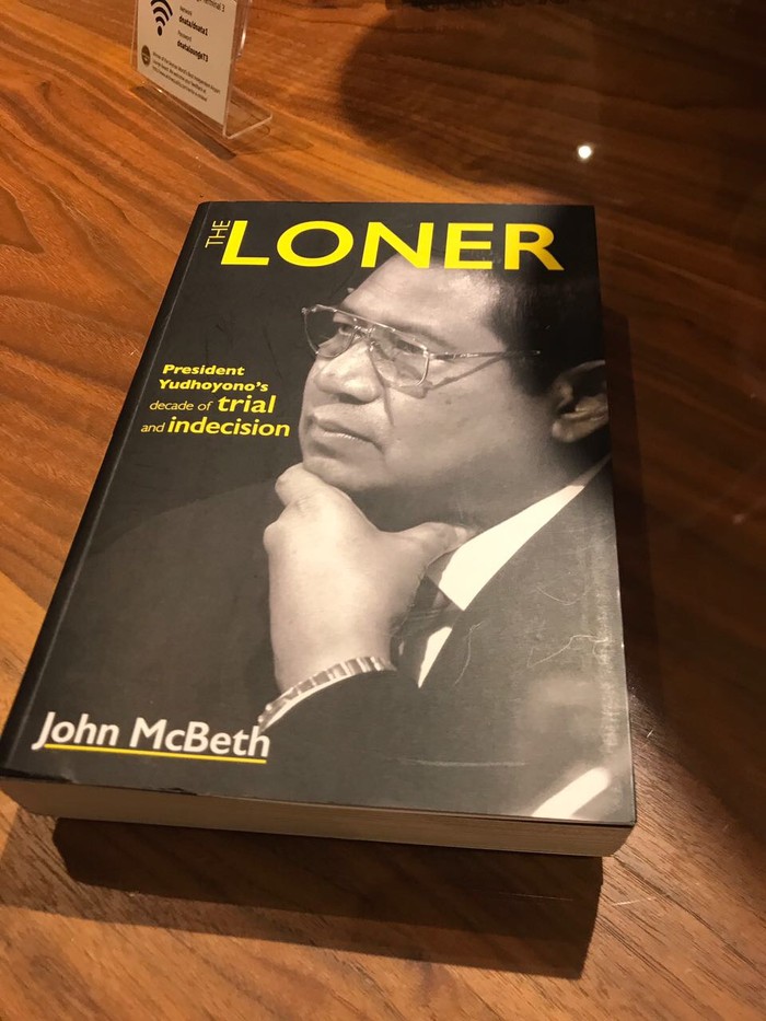 Transit di Changi, JK Beli Buku SBY The Loner