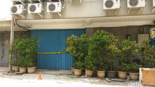 Spa Tempat 51 Orang Diduga Gay di Jakpus Masih Dipasang Garis Polisi