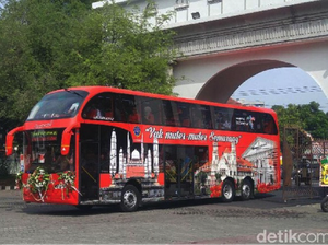 Keliling Kota Semarang Gratis dengan Double Decker Bus
