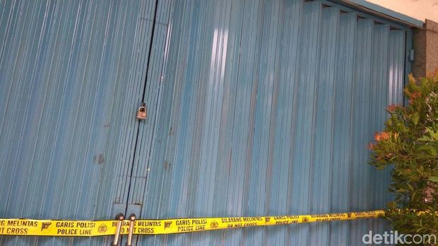 Spa Tempat 51 Orang Diduga Gay di Jakpus Masih Dipasang Garis Polisi