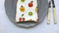 Desainer makanan asal Jepang mengoles rotinya dengan cream cheese dan memadukan selai dengan bentuk buah-buahan. Ada pisang, kiwi hingga apel. Foto: Istimewa