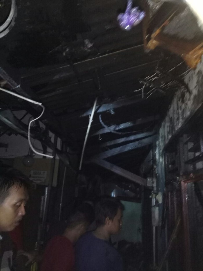 Korsleting Listrik, Rumah Terbakar di Cakung