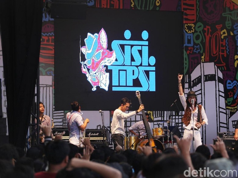 Sisitipsi Buat Mabuk Panggung Synchronize Fest 2017 Sisitipsi Buat Mabuk Panggung Synchronize Fest 2017