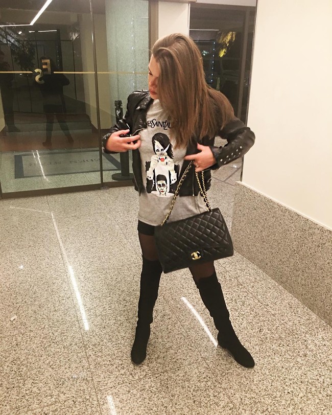 Camille memiliki darah keluarga kerajaan dalam dirinya, namun ia tak berhak mendapat tahta atau gelar. Dikutip dari Elle, ini karena orangtuanya tak pernah menikah secara resmi. Foto: Dok. Instagram