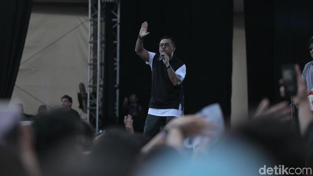 Berdengan Balada Cinta bersama Kahitna di Synchronize Fest 2017 