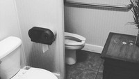 Kira-kira ada nggak ya yang masuk ke toilet ini berbarengan. Foto: Istimewa