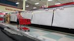 Berbelanja di Reruntuhan Puing Supermarket Puerto Rico