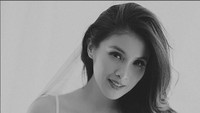 Banyak yang bilang meski tengah hamil bentuk bandan Sandra Dewi tidak banyak berubah. Foto: Sandra Dewi (Instagram)
