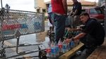 Berbelanja di Reruntuhan Puing Supermarket Puerto Rico
