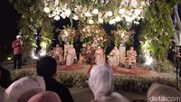 Resepsi tersebut digelar dengan suasana serba putih bernuansa rustic di sebuah hotel di kota Bandung. (Mahar/detikHOT)