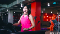 Olahraga kardiovaskular seperti lari dan jalan kaki sangat bagus untuk menjaga fungsi jantung dan paru-paru. Bisa dilakukan di atas treadmill seperti ini, atau di alam terbuka. Foto: 20detik