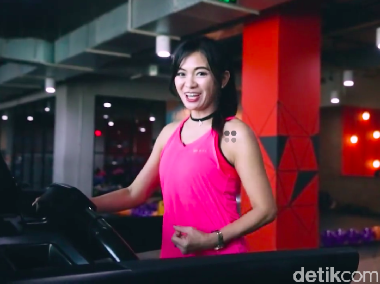 Mengintip Aktivitas Puspa Dewi di Tempat Olahraga