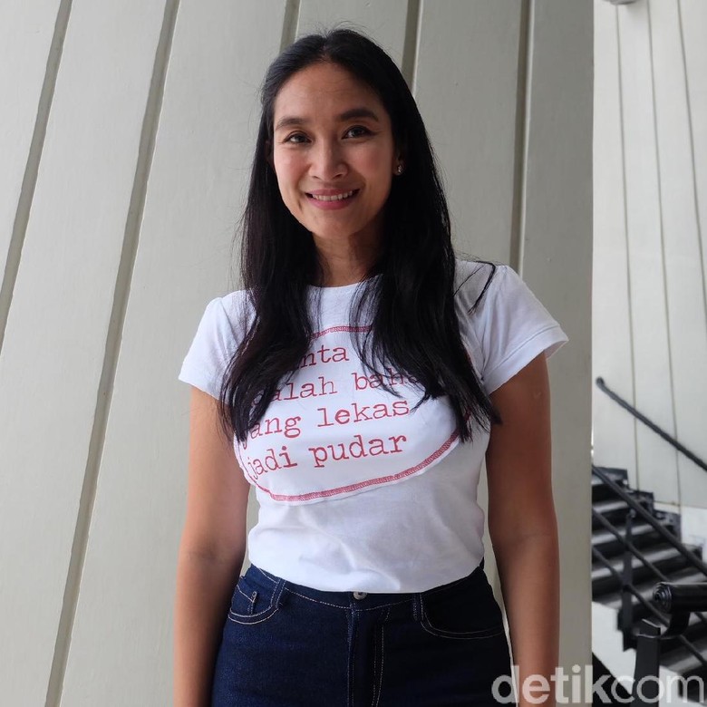 Happy Salma Ingin Adaptasi Kisah Amir Hamzah ke Teater Happy Salma Ingin Adaptasi Kisah Amir Hamzah ke Teater