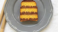Rotinya yang berwarna kuning ini sayang banget ya untuk dimakan. Tangga nada dibuat dengan selai cokelat. Menarik! Foto: Istimewa